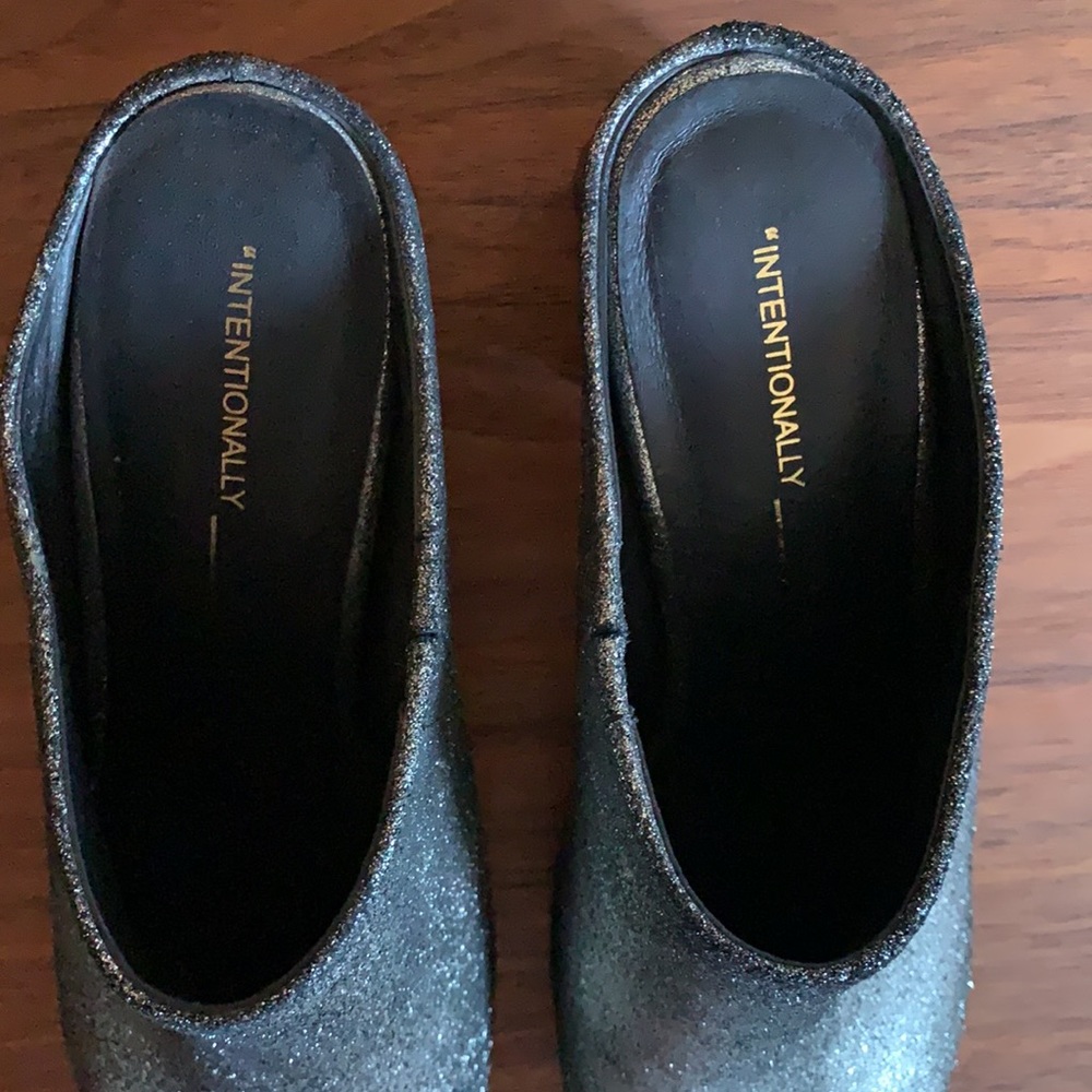 Intentionally Blank Silver Metallic Square Heel Mules Size 39 - Picture 7 of 9